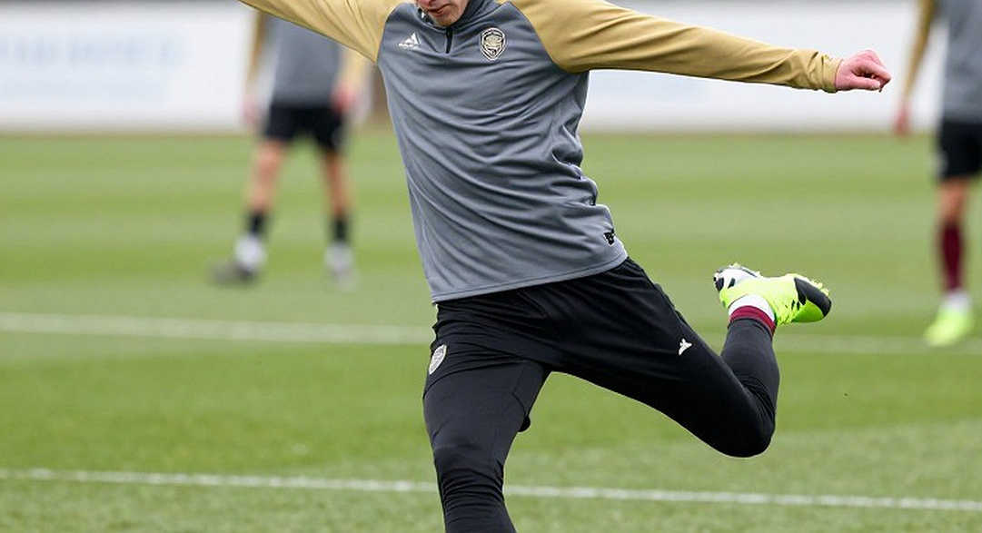 Real Madrid giữa cơn bão phát thanh: 'Họ không chạy' và khoảng lặng của nhà vô địch