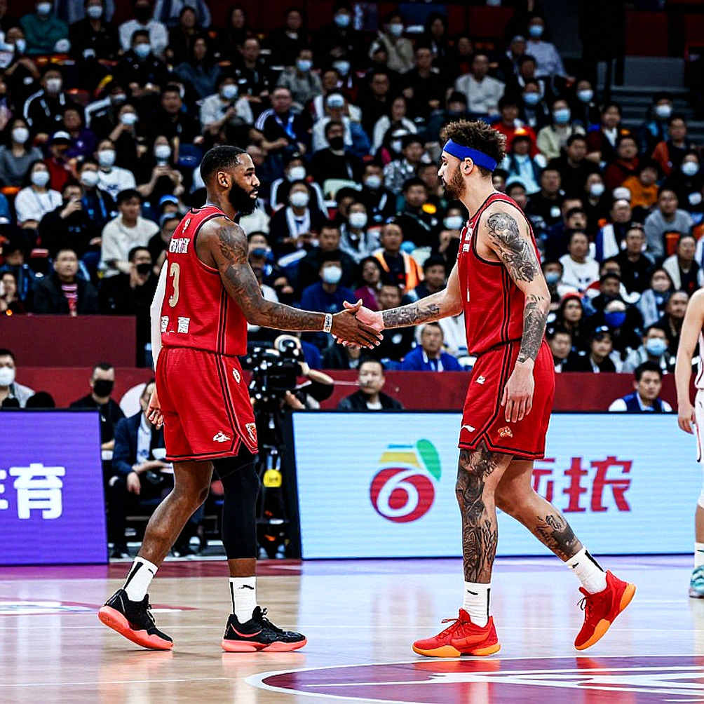 Valkyries đè bẹp Wings 104-80: 18 quả ba điểm, kỷ lục, và vết nứt mang tên hiệp hai