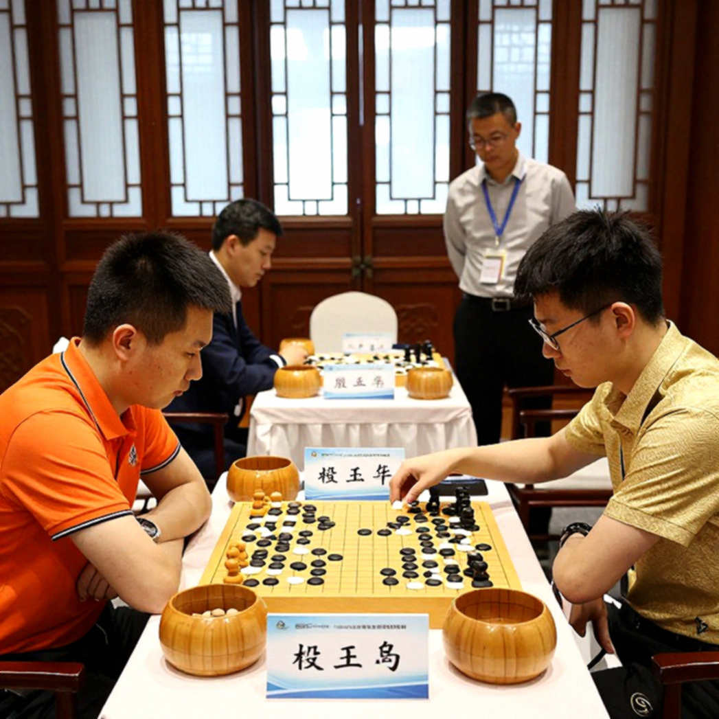 Gambit 5.e5 và Evgeny Sveshnikov: Khi một nước cờ không cần huyền thoại để sống